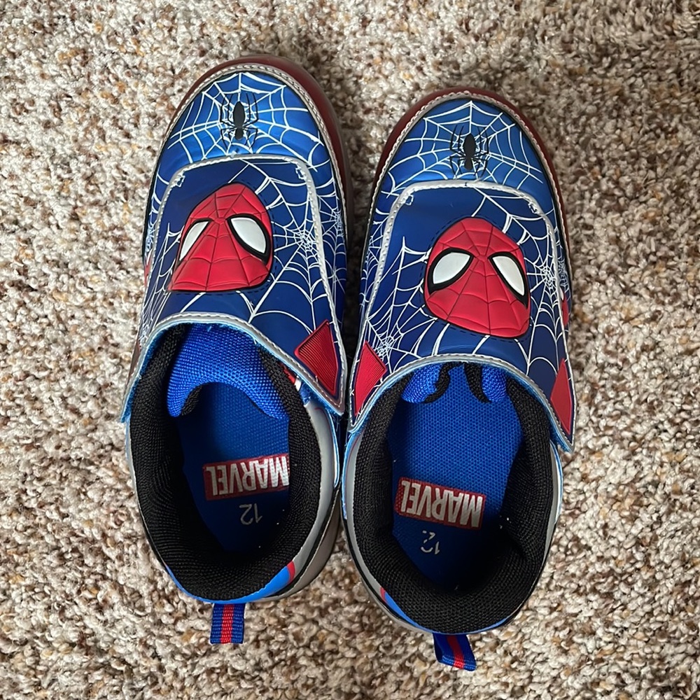 Boys size 12 light up Spider-Man shoes